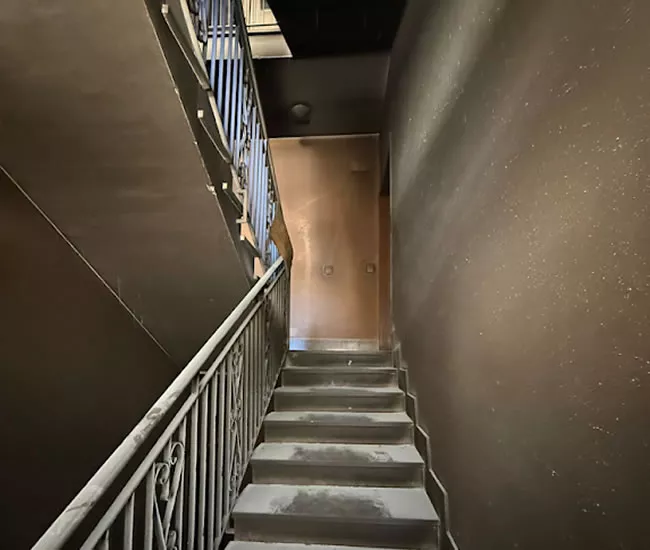 Condominio prima della bonifica post incendio